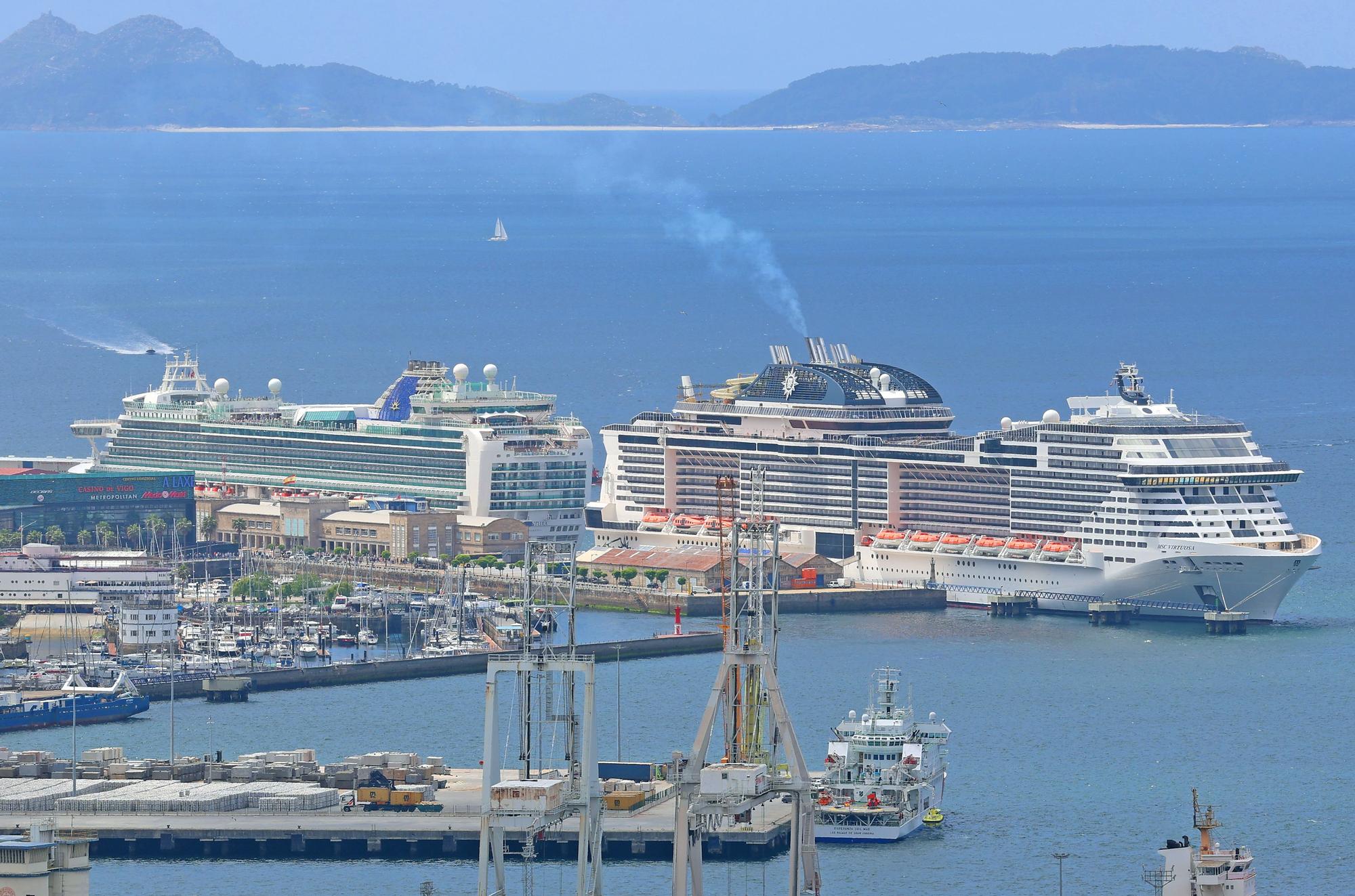 Duelo de esloras en Vigo con los colosos 'Ventura' y 'MSC Virtuosa'