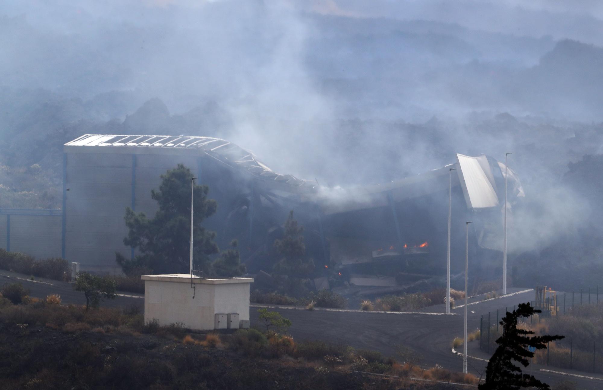 Incendio de la cementera provocado por la lava del volcán en La Palma