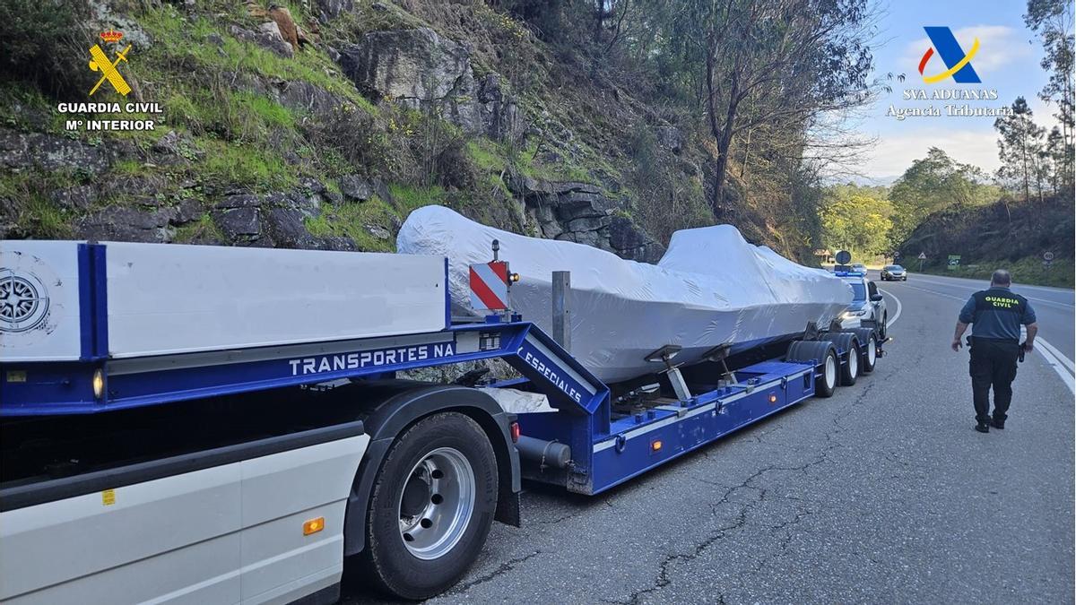 Narcolancha interceptada en Salvaterra do Miño por parte de la Guardia Civil