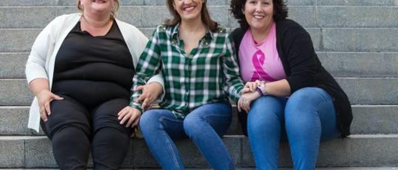 Isabel Doménech, Loreto Brotons y Emilia Camacho, en el Barrio, donde Apamm acaba de abrir sede.