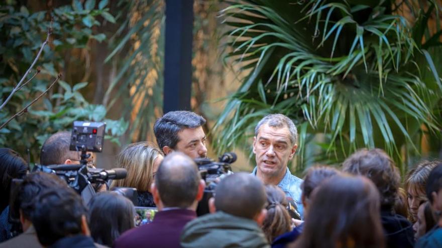 Toni Cantó debuta en las Corts dinamitando el acuerdo anti Vox