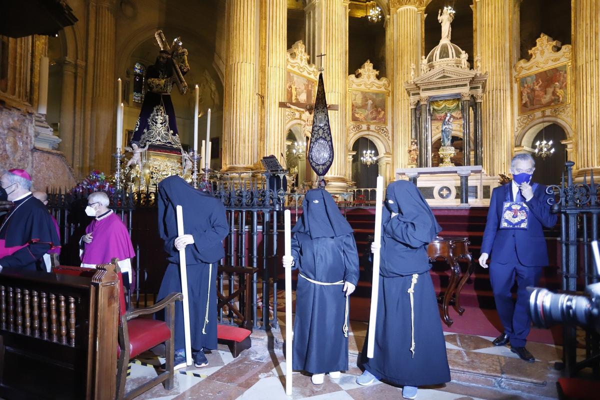 Ceremonia de liberación de toda la terna de presos por Jesús El Rico, en la Catedral de Málaga, en la Semana Santa del pasado año.