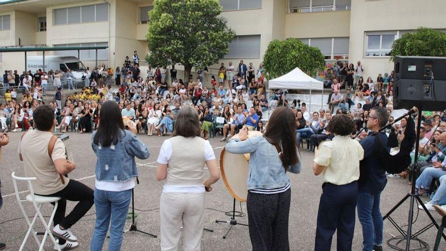 Actuación musical durante la celebración del acto del 50 aniversario del CEP Altamira.