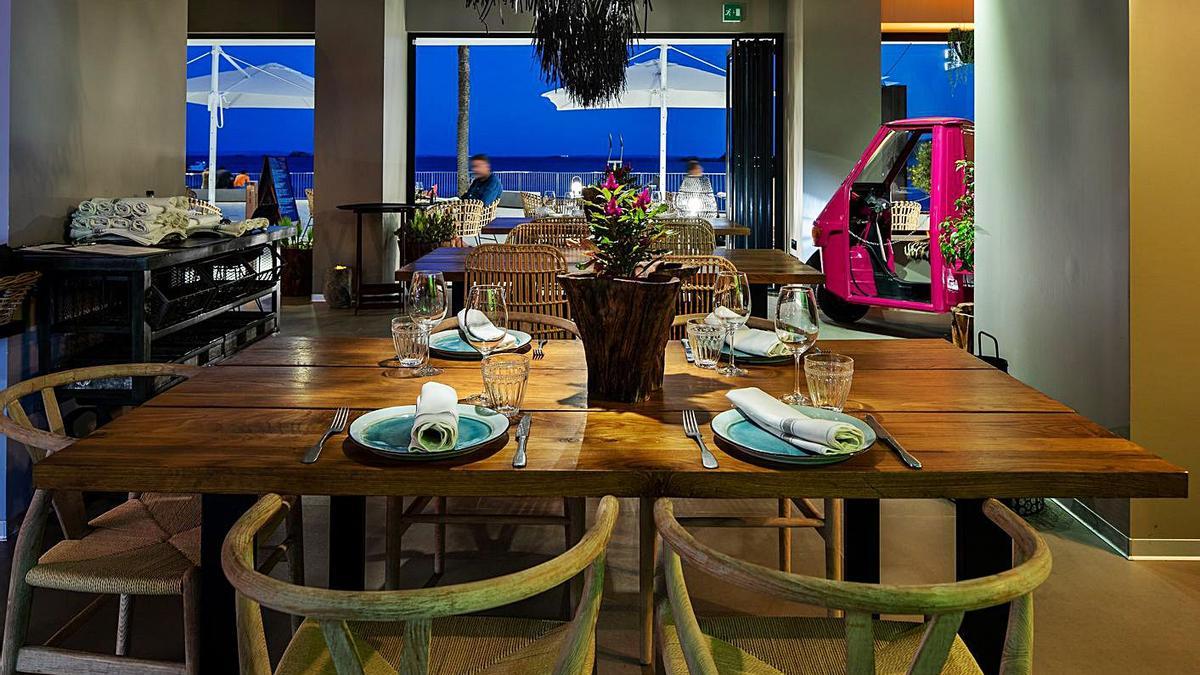 El nuevo restaurante está ubicado en el edificio Sud Ibiza Suites, en el Passeig ses Pitiüses. | TONI RAMÓN PLANELLS