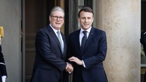 Emmanuel Macron y Keir Starmer