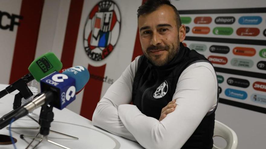 Yago Iglesias, entrenador del Zamora CF, ayer en rueda de prensa. | Ana Burrieza