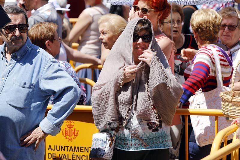 Besamanos en la Plaza de la Virgen