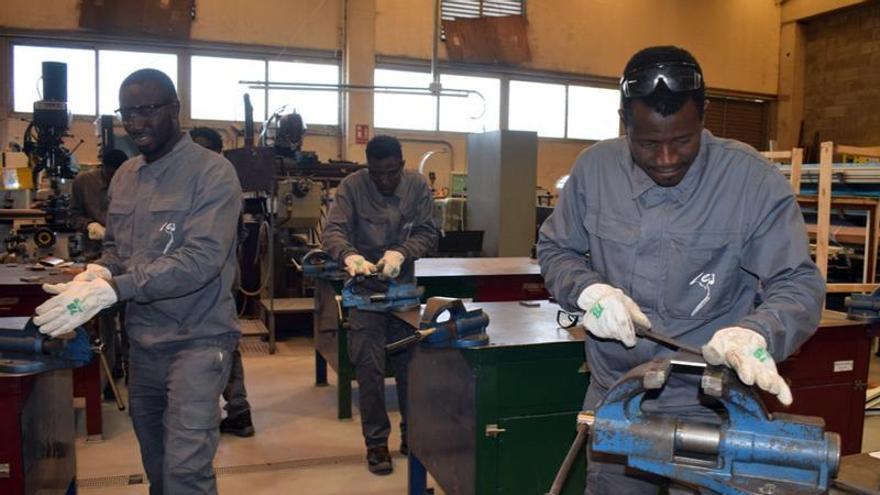 Los migrantes acogidos en Valga se preparan a conciencia para poder trabajar