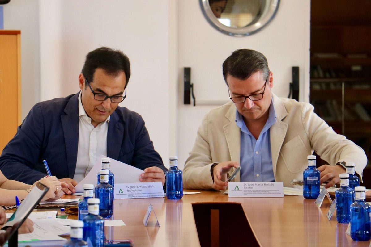 Nieto y Bellido en el Consejo de Concertación Local celebrado en Córdoba.