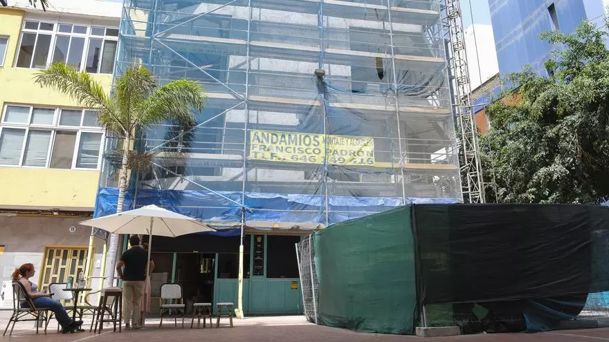 Demolición parcial en la vermutería Valentina en La Isleta