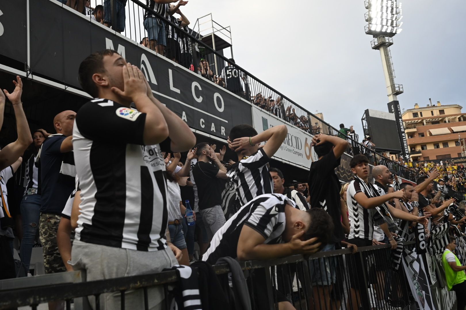 El empate en el Castellón-Alcorcón en un Castalia a reventar, en imágenes