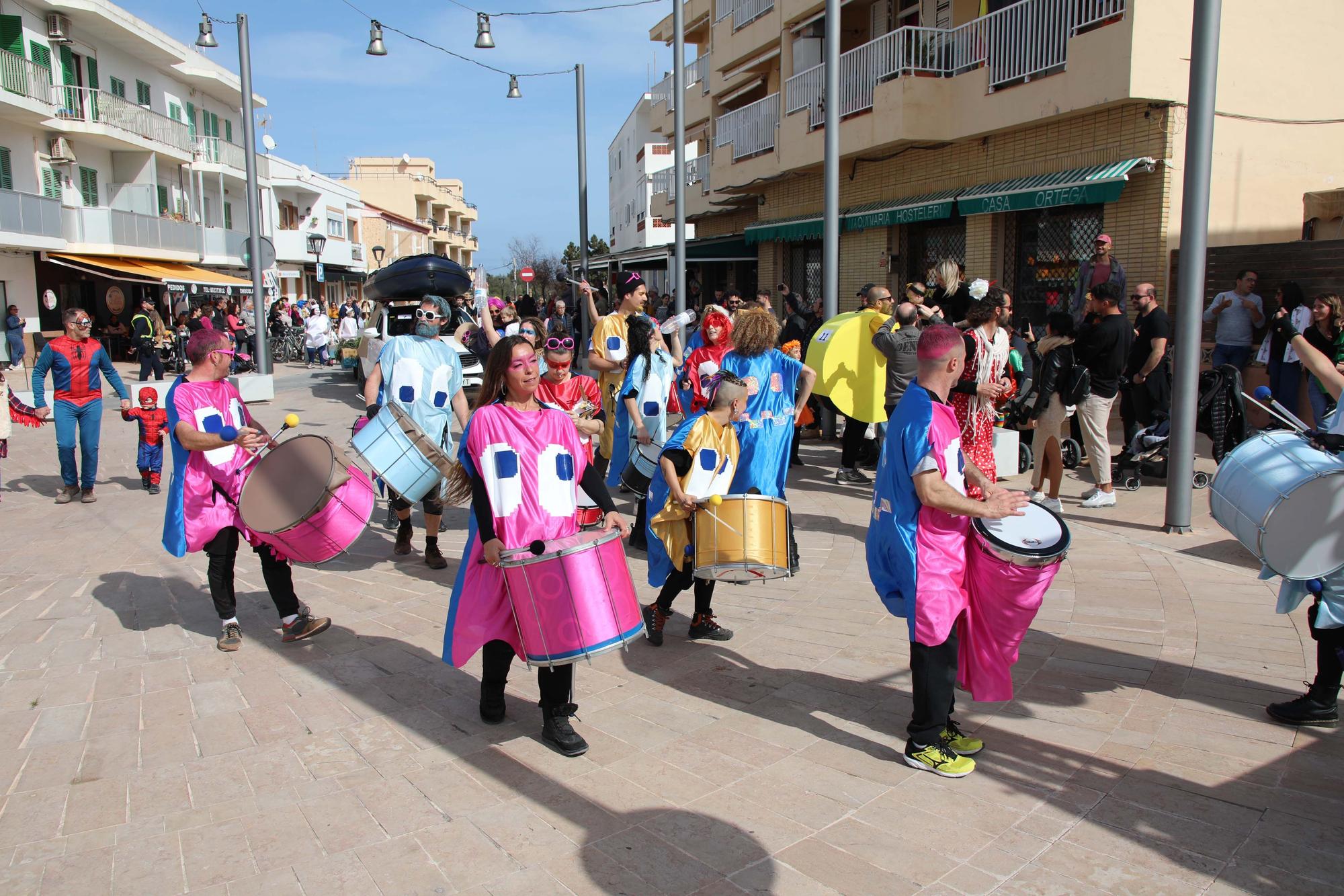 Todas las imágenes de la rúa de Carnaval en Formentera 2023