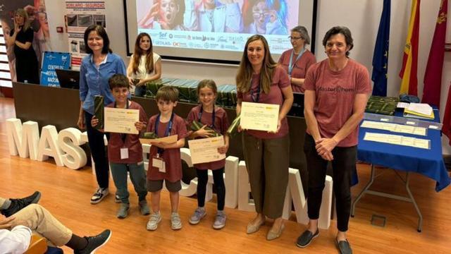 Los alumnos ganadores.