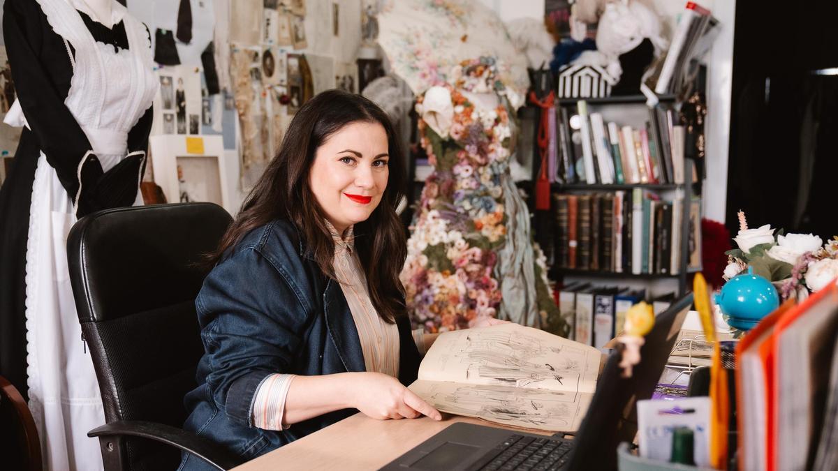 Tania Álvarez, en la sastrería que la productora Bambú tiene en Leganés.