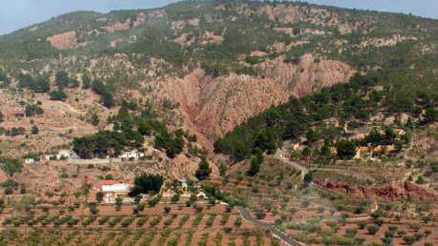 El emblemático monte Cabezo de la Sal de Pinoso.