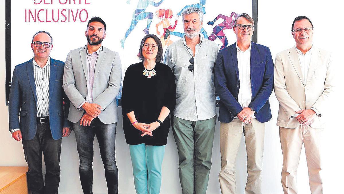 Els membres del jurat Marín-Roig, López, Tirado y Peris; acompanyats de Sánchez y Díaz.