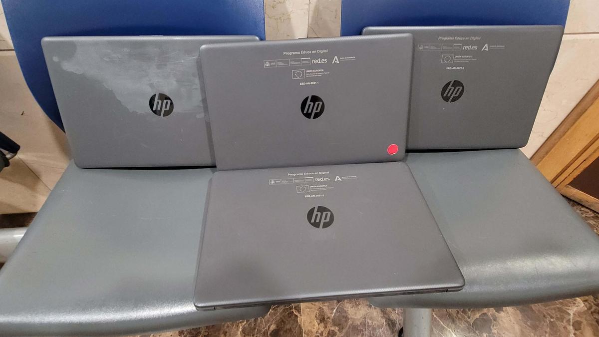 Los cuatro ordenadores recuperados.