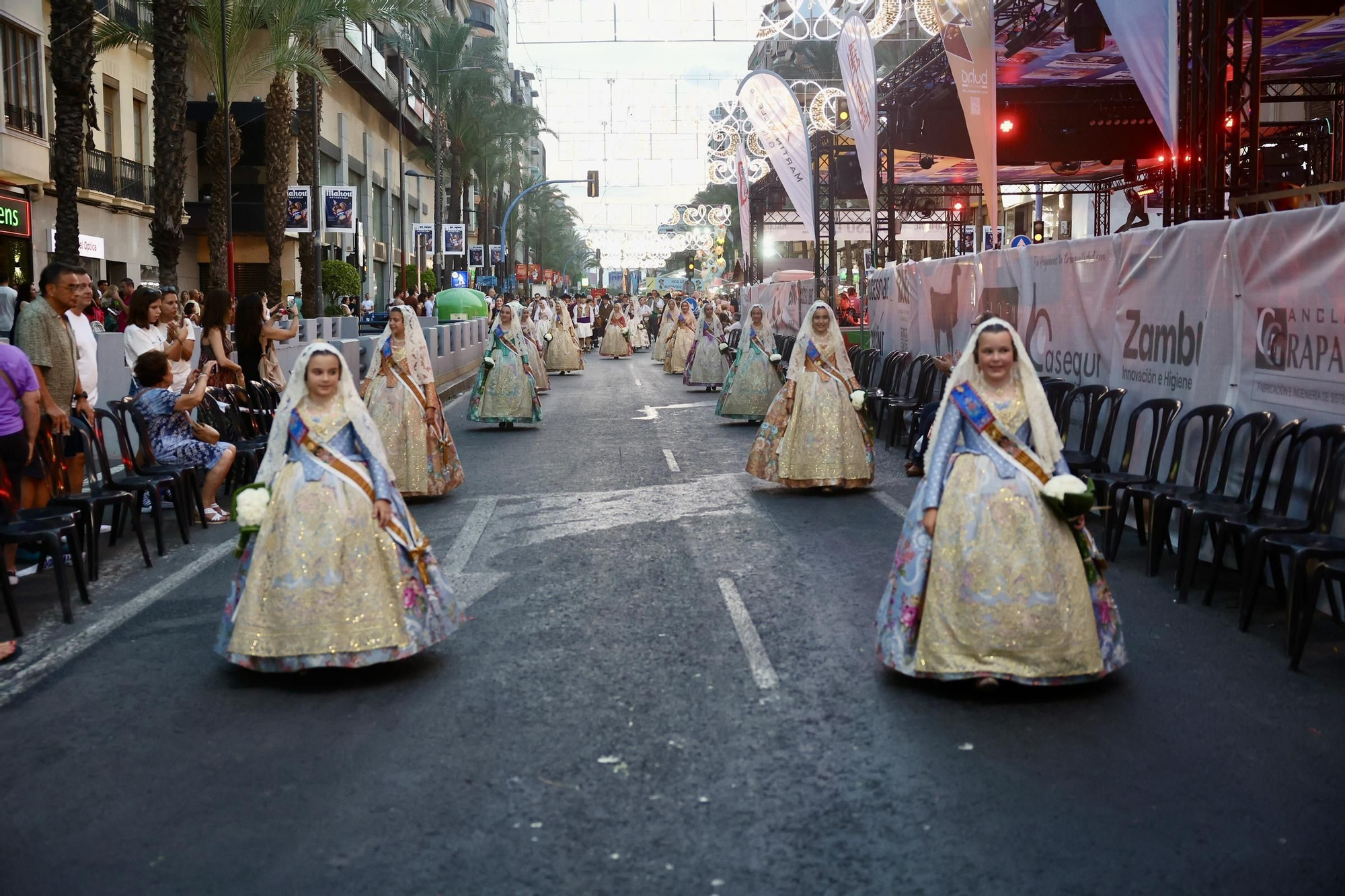 Primera jornada de Ofrenda de las Hogueras de Alicante