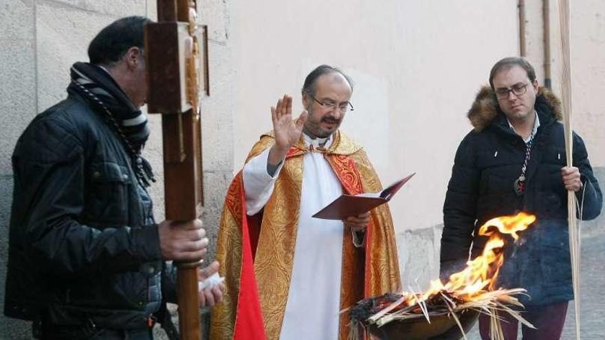 &quot;La Borriquita&quot; quema las palmas utilizadas el pasado Domingo de Ramos