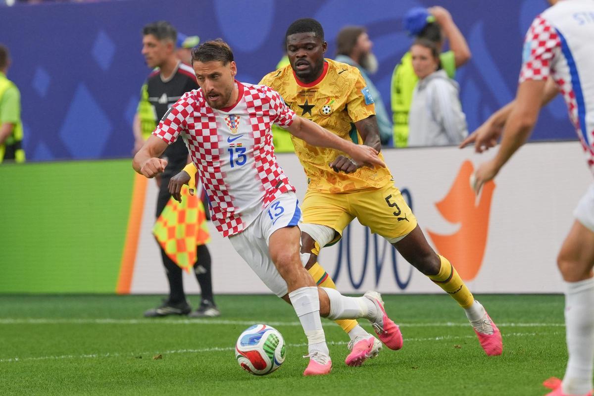 Thomas Partey (d), jugador del Villarreal que jugó el Mundial 2026 con Ghana.