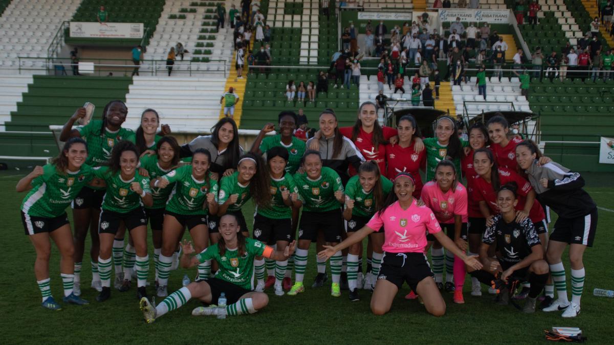 Jugadoras del Cacereño Femenino, la pasada temporada en el Príncipe Felipe.