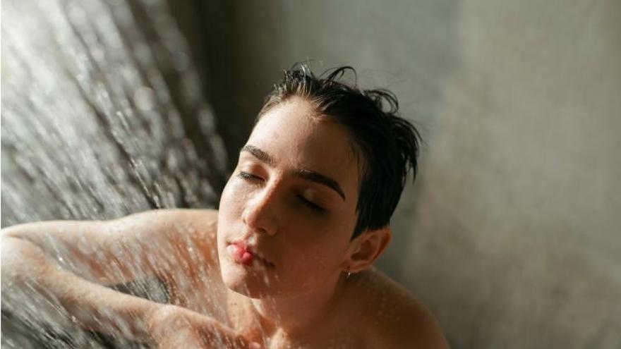 El cardiòleg Aurelio Rojas desvela aquest misteriós secret: dutxar-se al matí o a la nit?