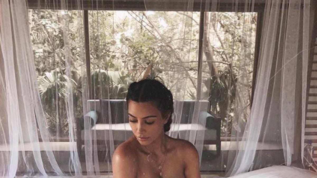 Kim Kardashian se desnuda para promocionar su nuevo perfume