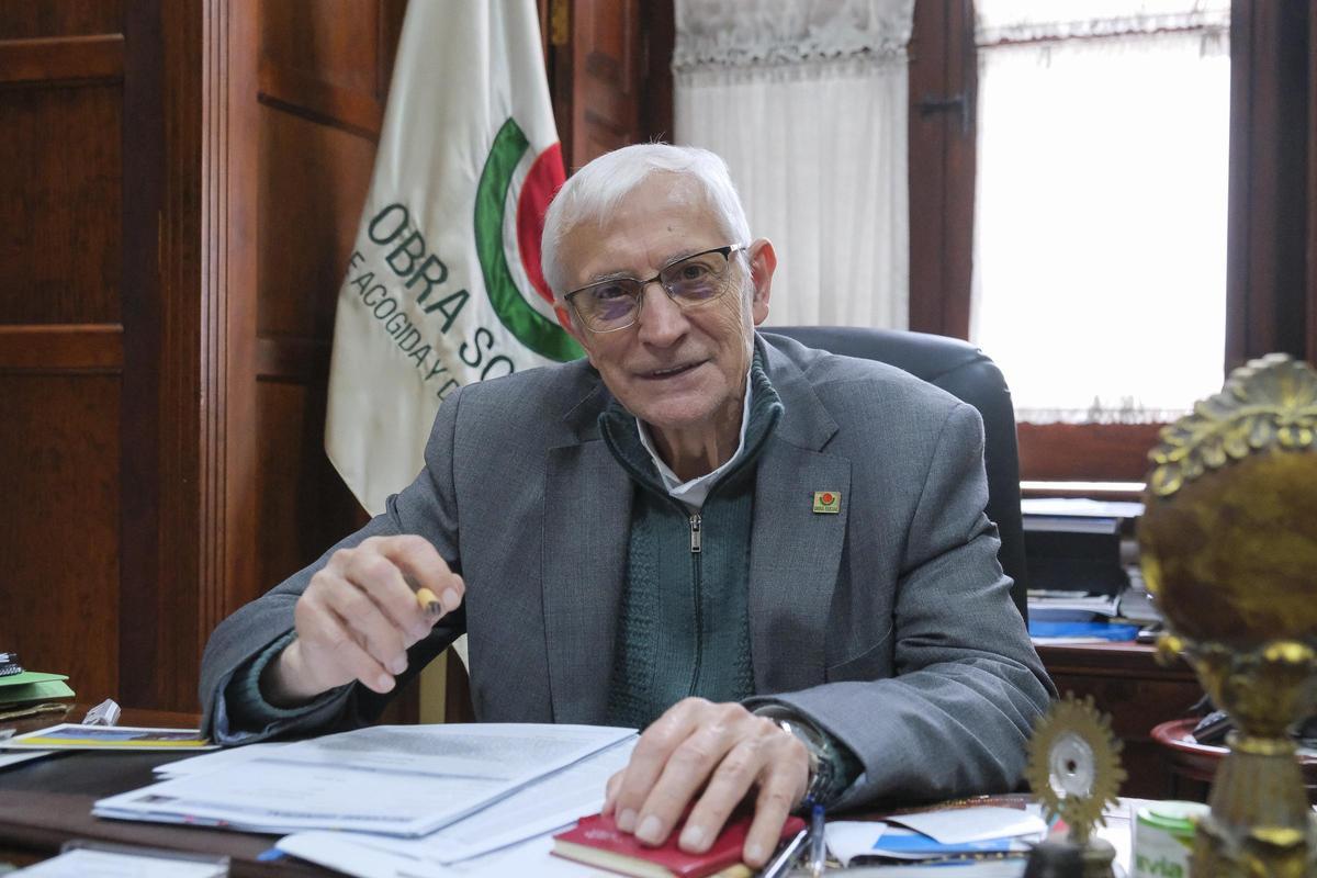 El hermano Jesús García, presidente de la Obra Social, en la sede de la entidad.