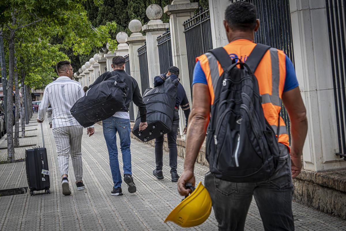 Las obras del Camp Nou desde dentro: tres meses siguiendo a los trabajadores rumanos del Camp Nou