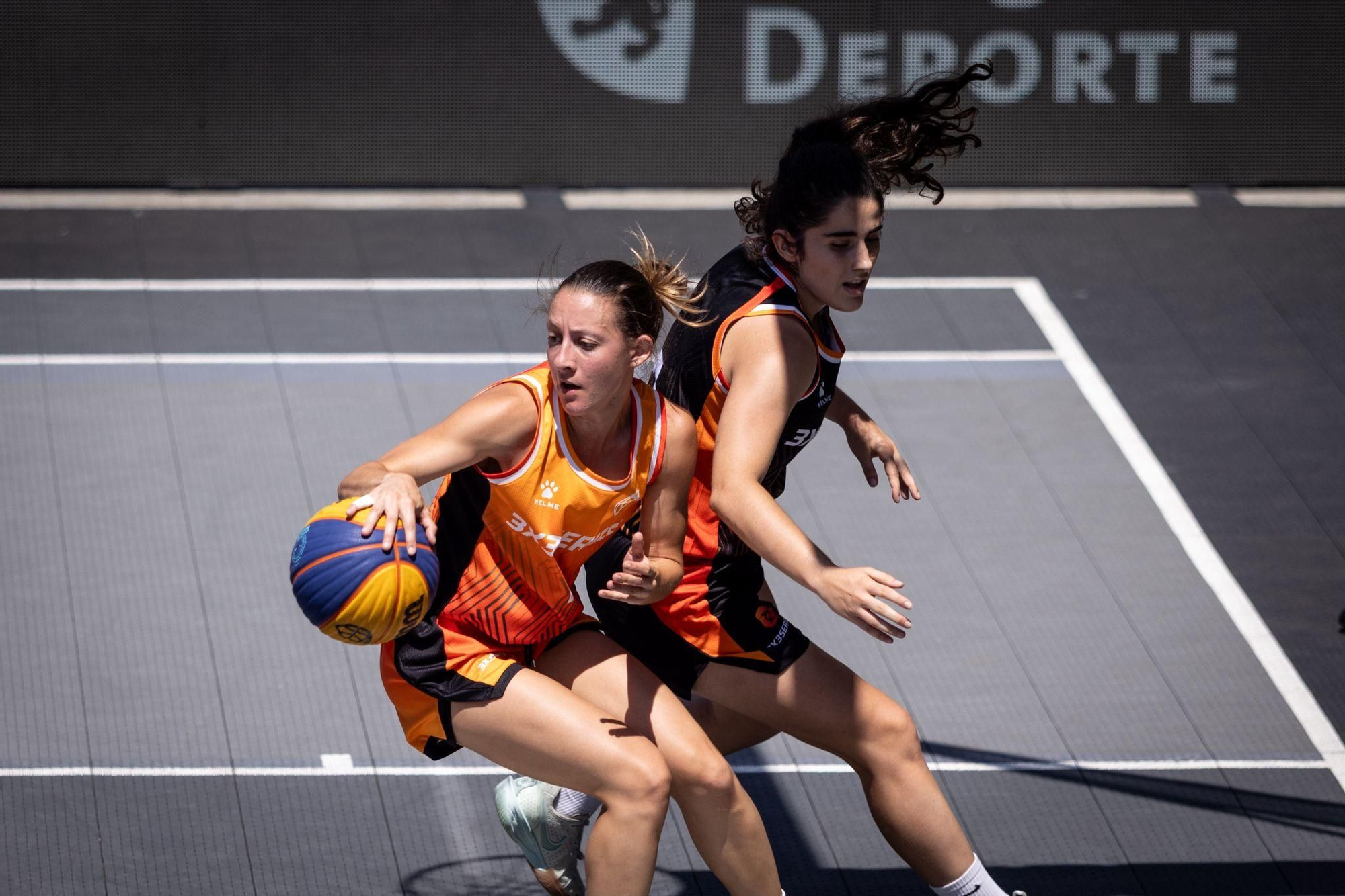 En imágenes | La Plaza del Pilar respira baloncesto con el 3x3