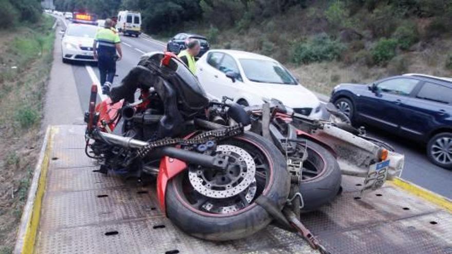 Un jove motorista, ferit greu en un accident  a la C-65 a Girona