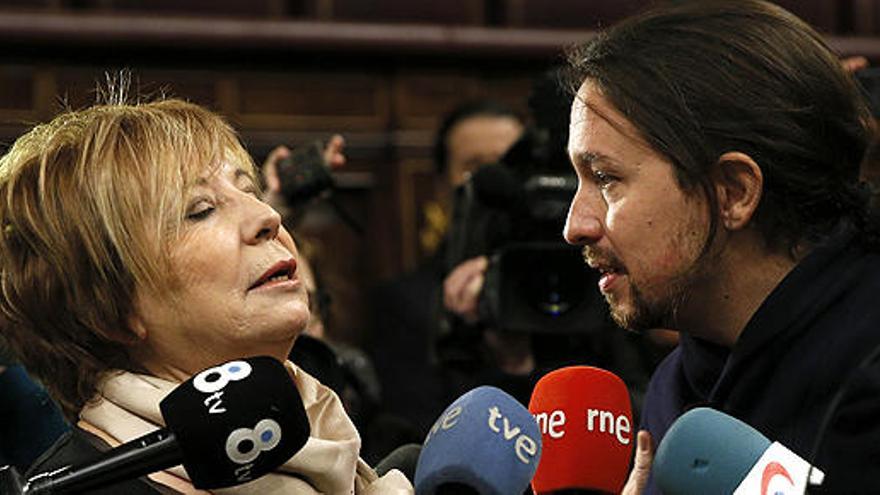 Celia Villalobos y Pablo Iglesias.