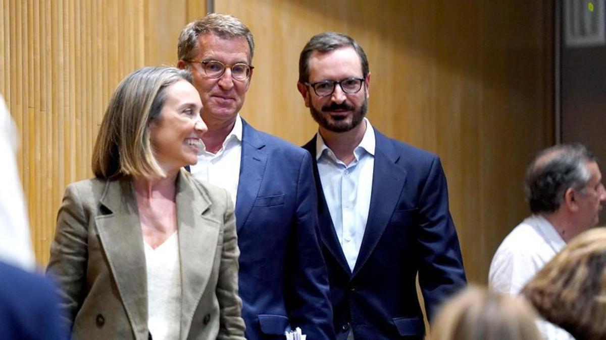 Alberto Núñez Feijóo, preside la reunión de los Grupos Parlamentarios del PP en el Congreso de los Diputados y en el Senado, en la imagen junto a él Cuca Gamarra y Javier Maroto.