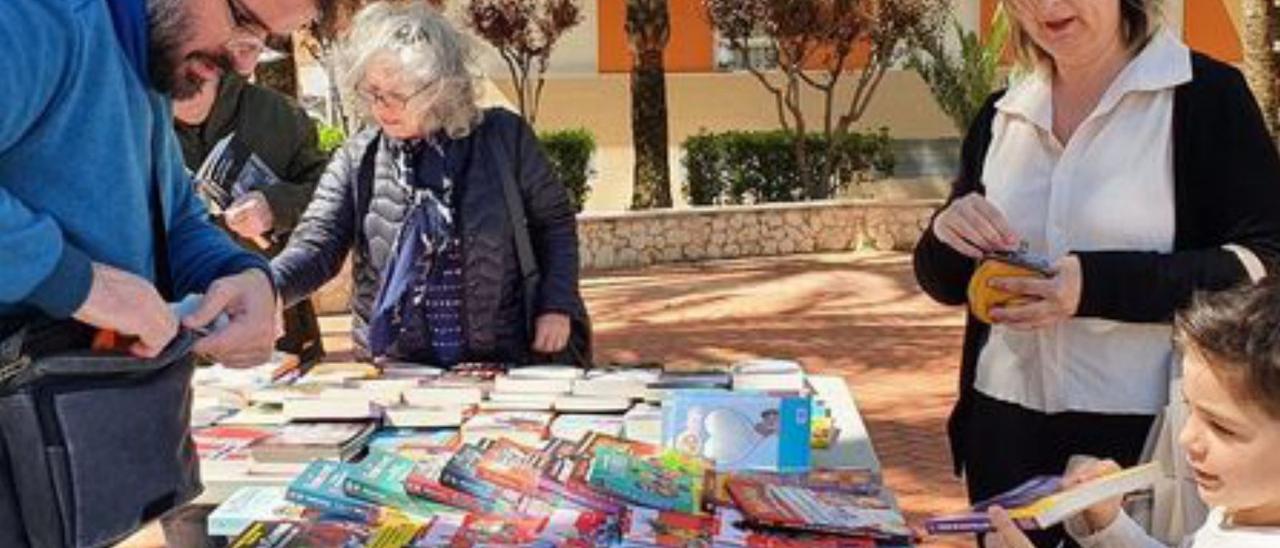 Fireta del Llibre en Miramar amb contacontes