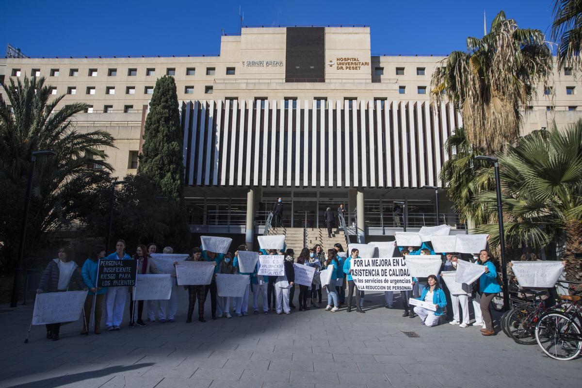 Valencia. Protesta contra los recortes en urgencias del hospital Doctor Peset
