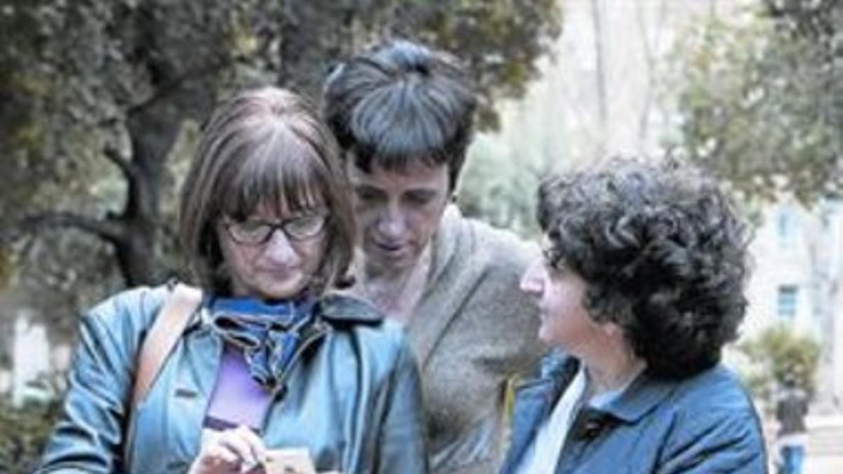 APOYO FEMENINO.  Domènech, Grau y la doctora Muñoz (de izquierda a derecha).