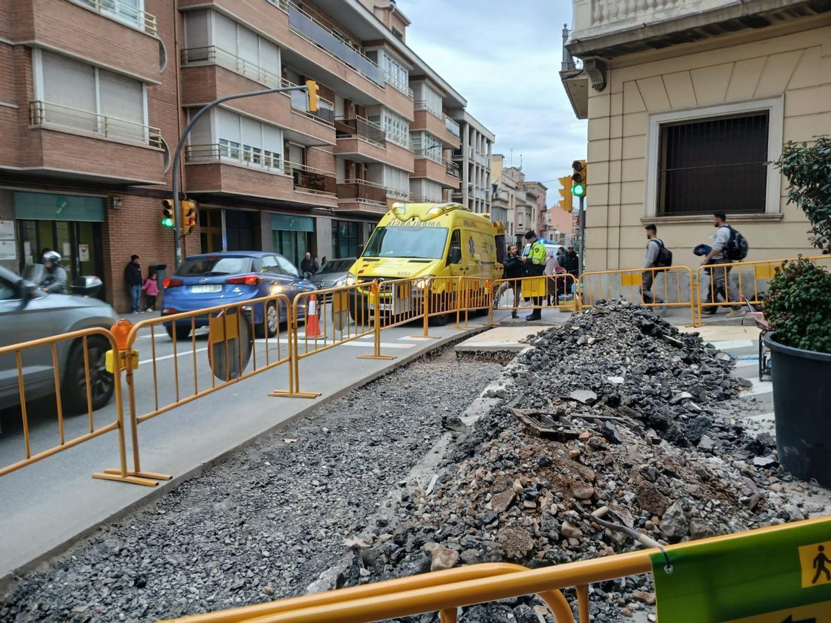Una unitat del SEM atenent la ferida d'un atropellament el febrer de 2025