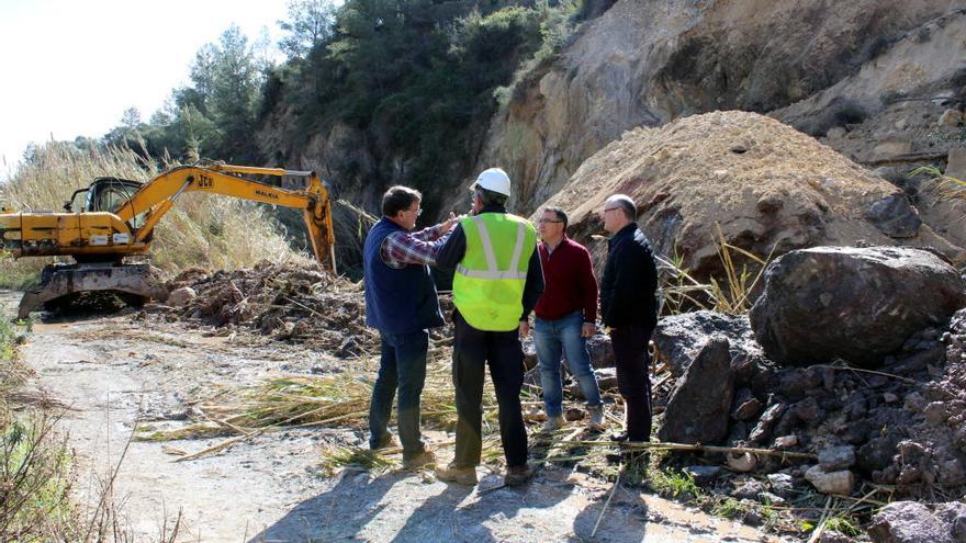 El desprendimiento de una enorme roca desvía el cauce del río Guadalest en Callosa d&#039;en Sarrià