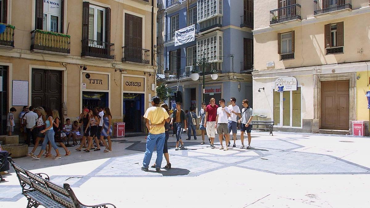 Imagen de archivo de la plaza Mitjana, donde se ha producido la agresión en la madrugada de este miércoles.