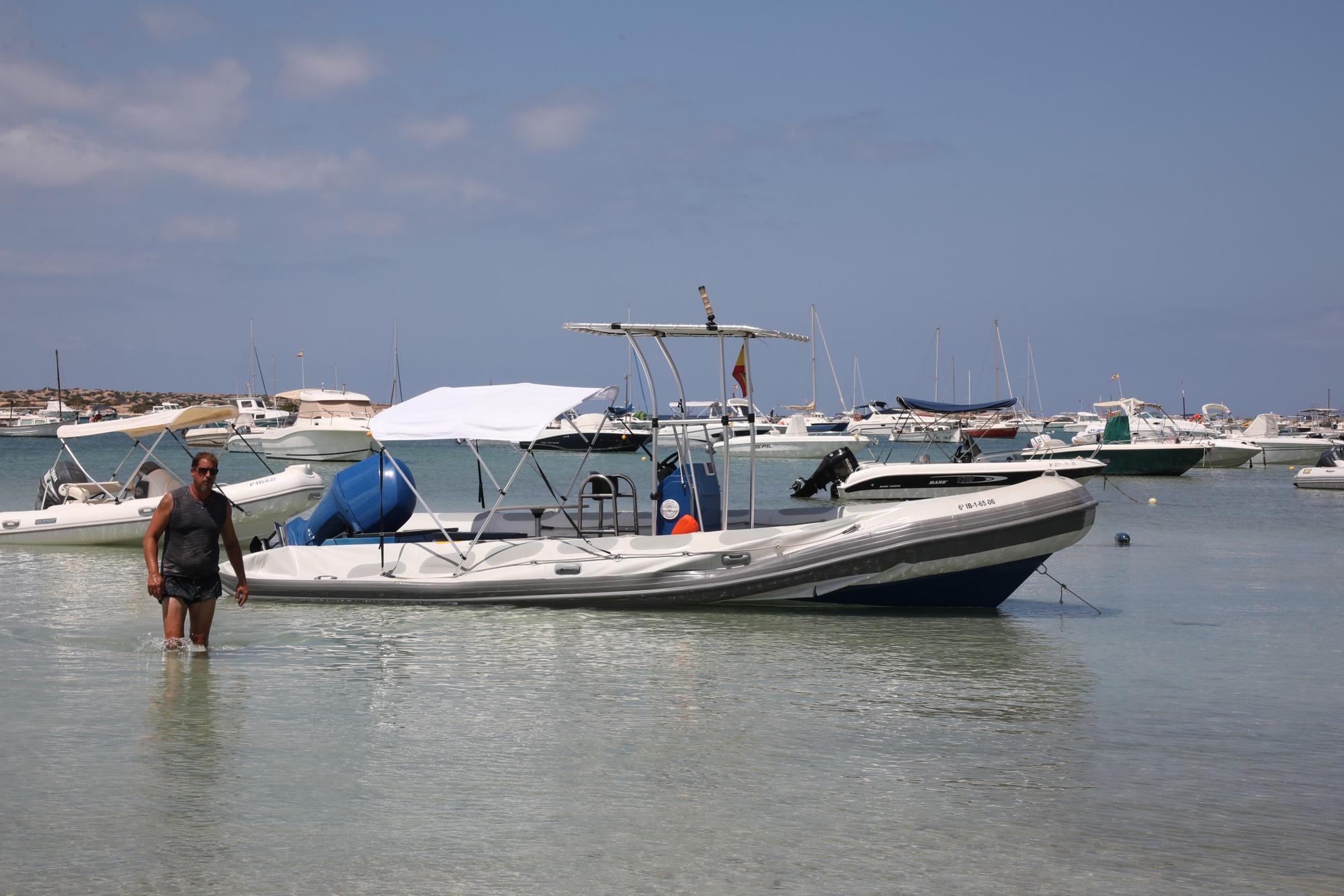 Así han aparecido siete barcos en s'Estany des Peix, en Formentera.