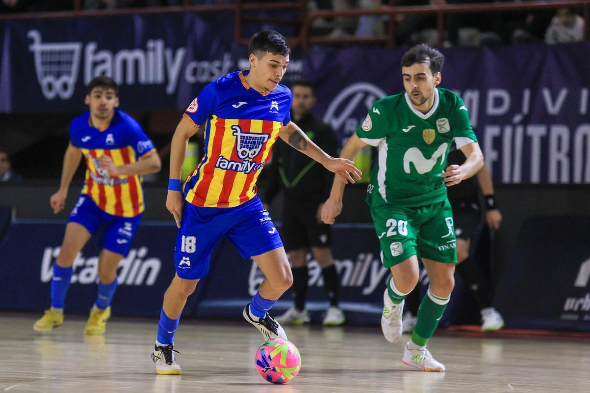 Un lance del partido disputado este viernes en el Palau.