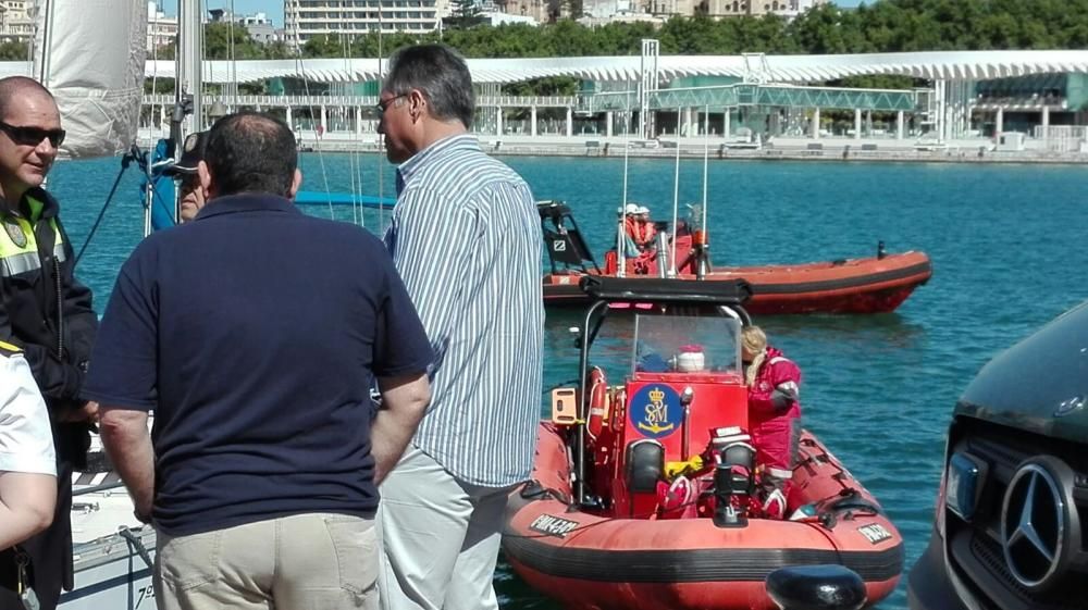 Buscan a una mujer en el agua en el Muelle Uno