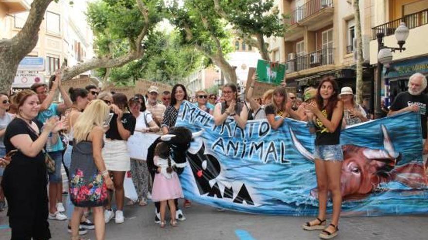 &quot;Bous al mar, maltrato animal&quot;