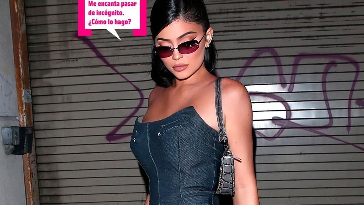 Kylie Jenner habla con un pajarito tras su noche de fiesta con el ex