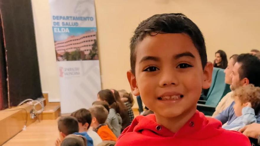 Emmanuel Guevara, ganador del Concurso de Dibujo Navideño del Hospital de Elda