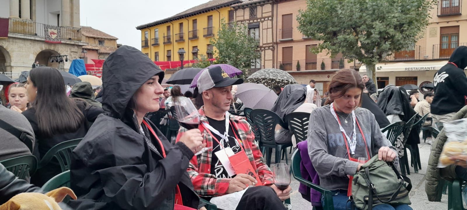 GALERÍA | La cata popular de la Fiesta de la Vendimia de Toro desafía a la lluvia