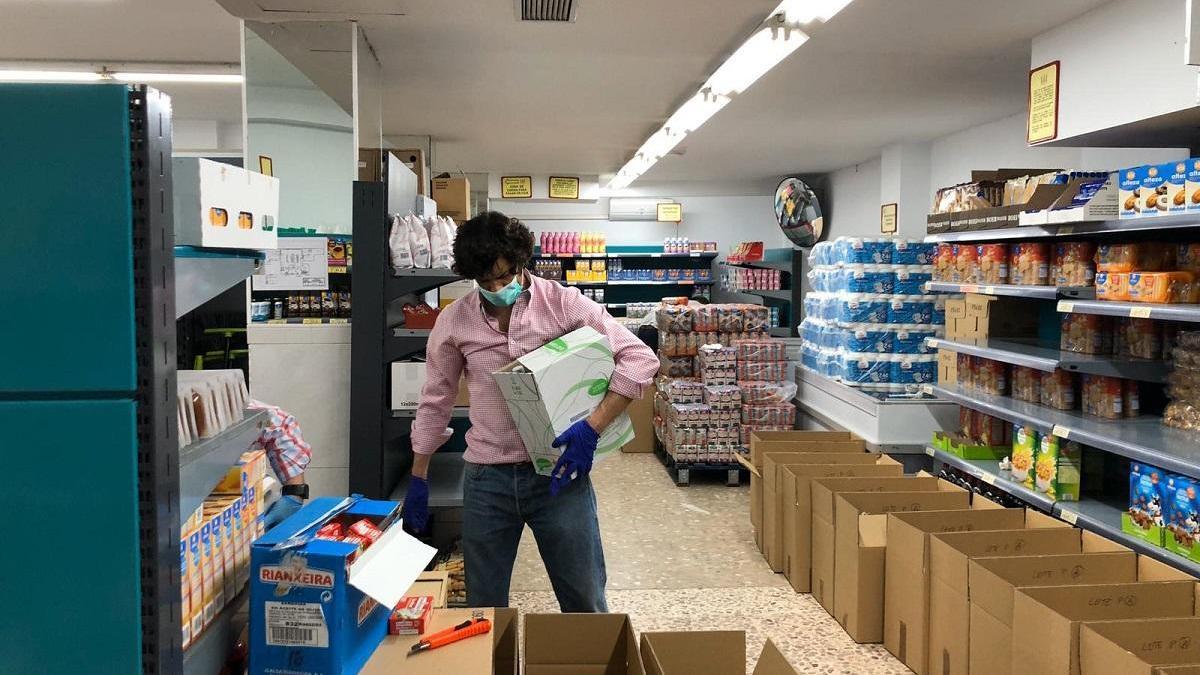 Las cofradías de Corinto preparan y envían lotes de alimentos para más de 300 familias