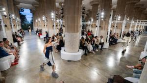 Desfile de Louis Vuitton en el Park Güell, en Barcelona.