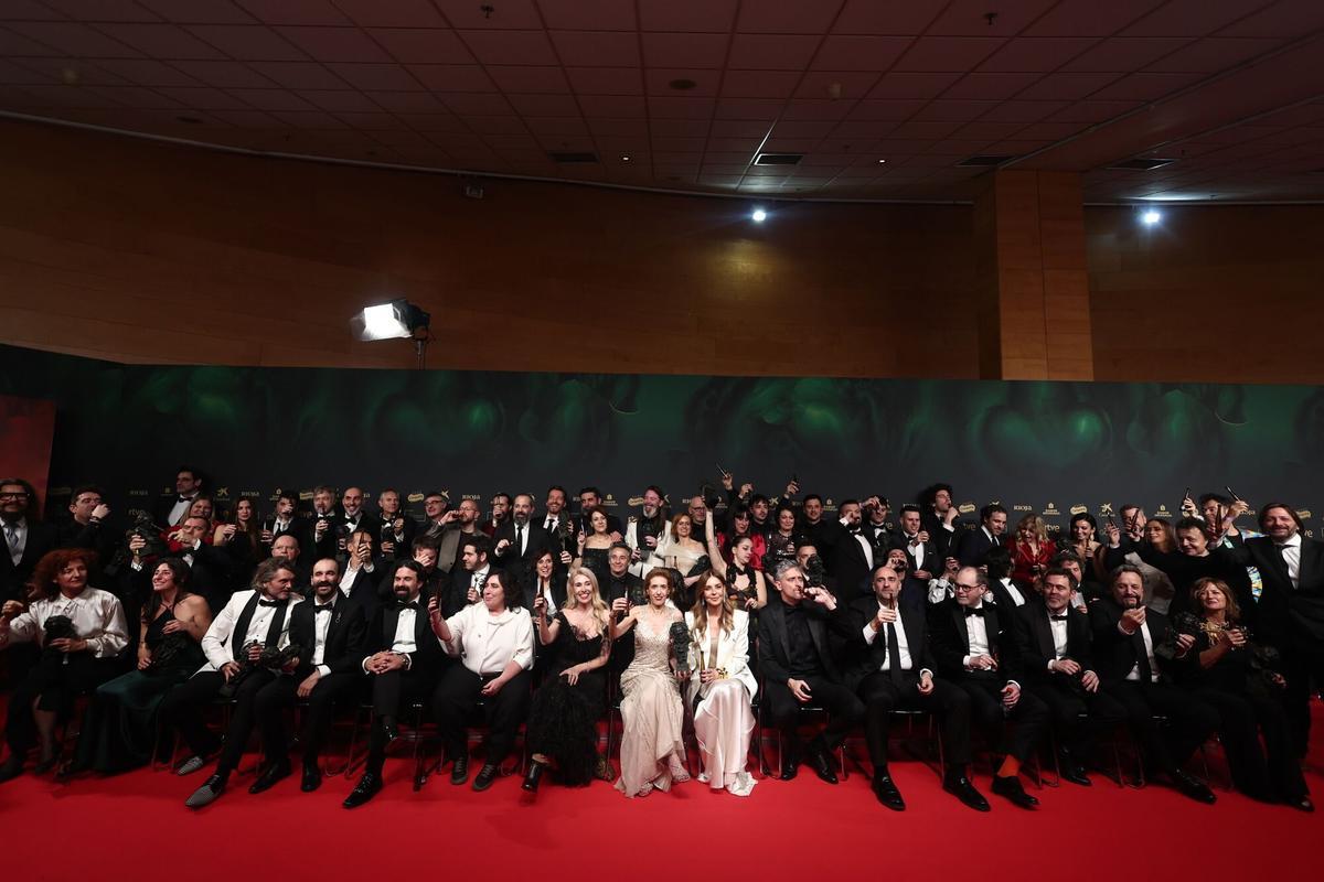 09/02/2025 Foto de familia de los ganadores en la 39º edición de los Premios Goya, en el Palacio de Exposiciones y Congresos de Granada, a 8 de febrero de 2025, en Granada, Andalucía (España). Los galardones son otorgados de manera anual por la Academia de las Artes y las Ciencias Cinematográficas de España (AACCE) con el objetivo de premiar a los mejores profesionales en cada una de las distintas especialidades tanto técnicas como creativas del cine español. CULTURA Eduardo Parra - Europa Press