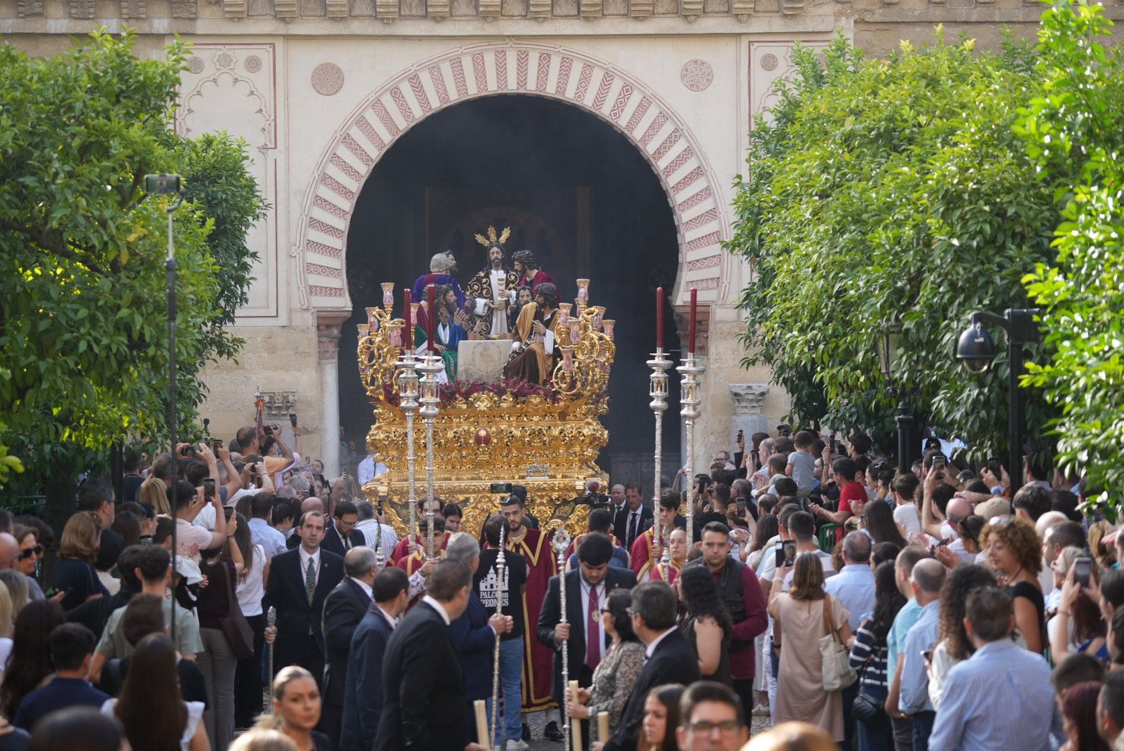 El regreso de La Cena a su templo, en imágenes